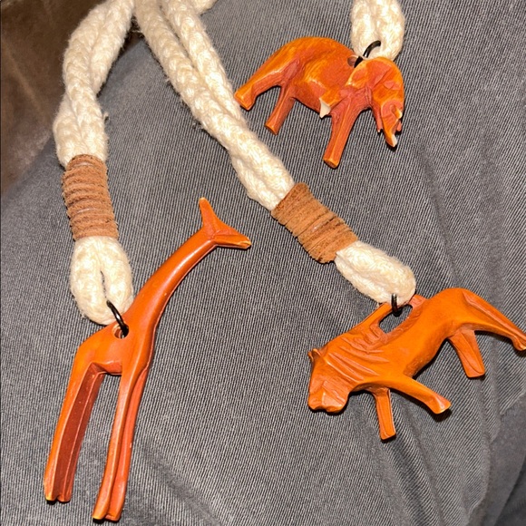 VTG Women’s Braided Rope Belt Cream & Brown Wooden Animal Charms Lion Giraffe - Picture 7 of 8